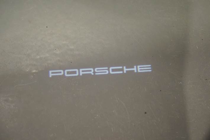 Grøn Porsche Taycan 4 fra 2024