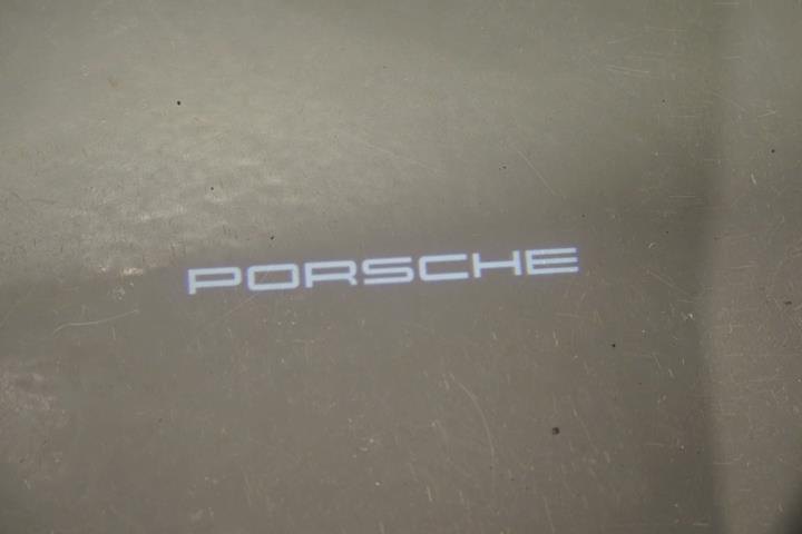Grøn Porsche Taycan 4 fra 2024