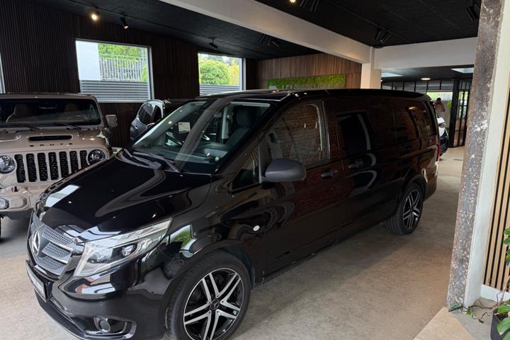 Sort Mercedes Vito 119 fra 2017