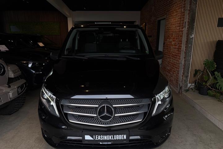 Sort Mercedes Vito 119 fra 2017