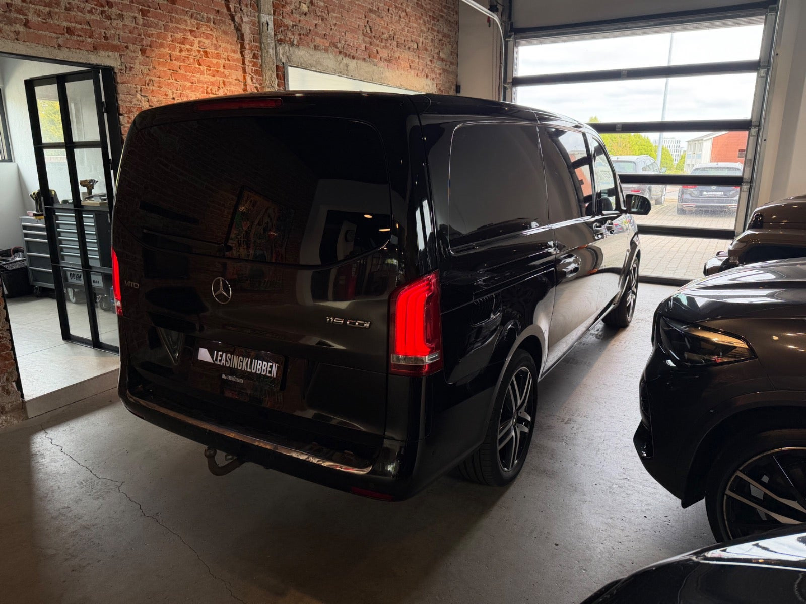 Sort Mercedes Vito 119 fra 2017