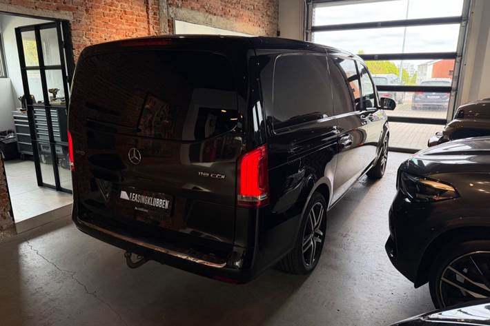 Sort Mercedes Vito 119 fra 2017