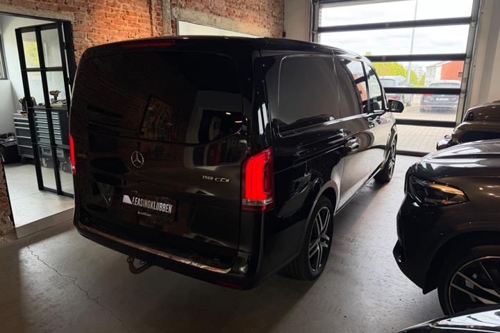 Sort Mercedes Vito 119 fra 2017