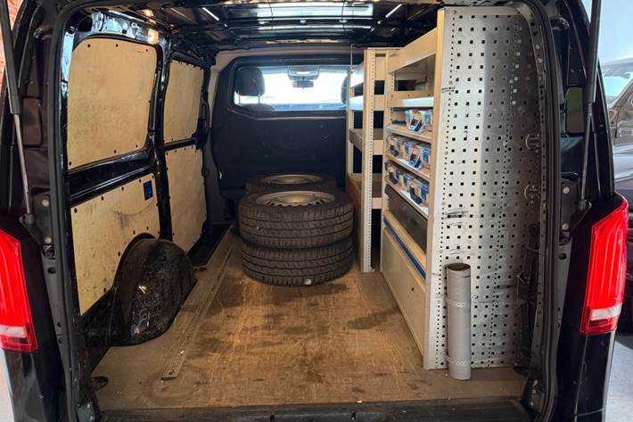 Sort Mercedes Vito 119 fra 2017