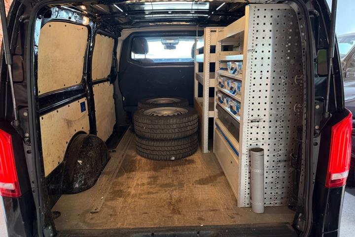 Sort Mercedes Vito 119 fra 2017