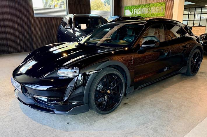 Sort Porsche Taycan 4 fra 2022
