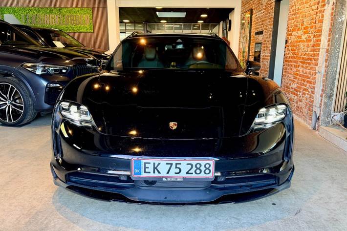 Sort Porsche Taycan 4 fra 2022