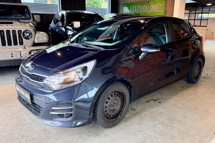 Blå Kia Rio fra 2015