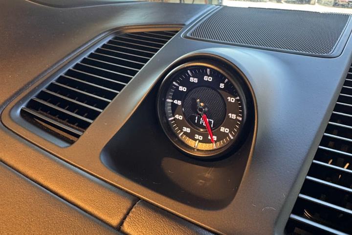 Sort Porsche Cayenne Turbo fra 2020