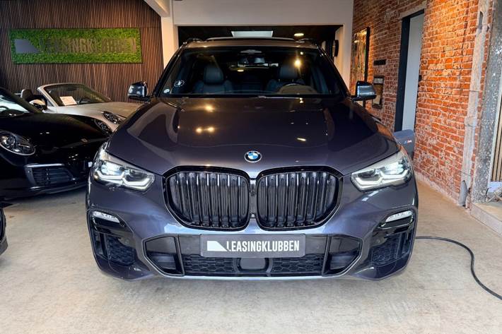 Gul BMW X5 fra 2020