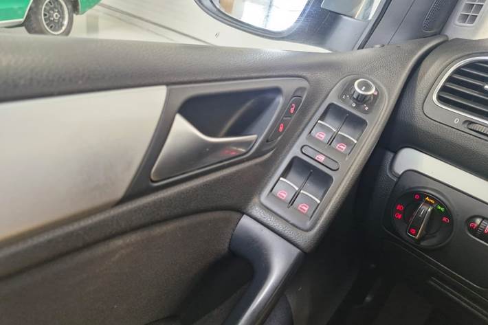 Grå VW Golf VI fra 2009