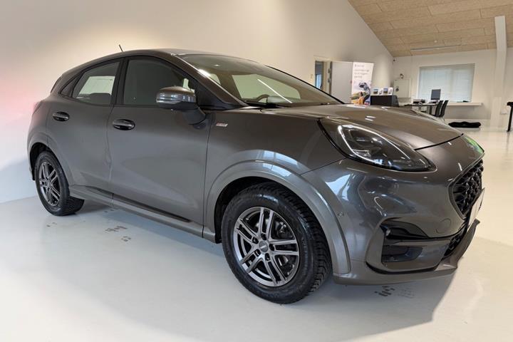 Grå Ford Puma fra 2021 set udefra