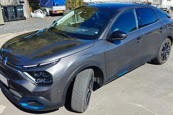 Grå Citroën ë-C4 fra 2022