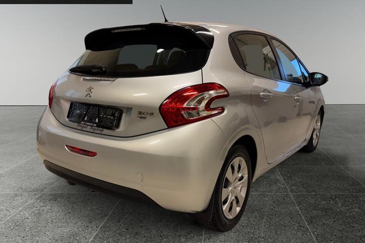 Sølv Peugeot 208 fra 2012