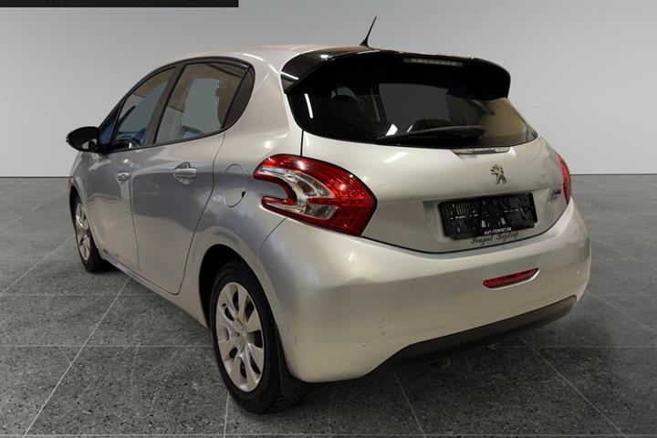 Sølv Peugeot 208 fra 2012