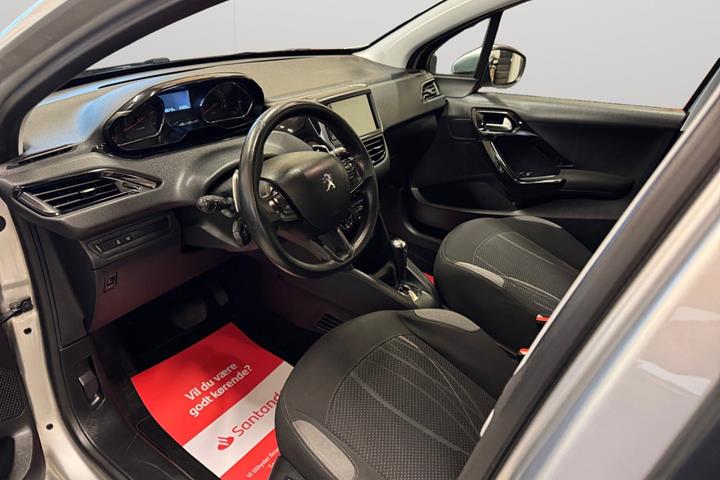 Sølv Peugeot 208 fra 2012