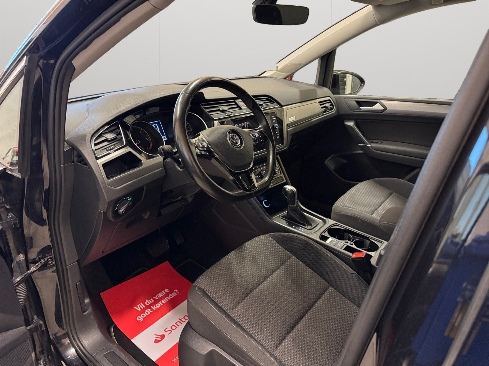 Sort VW Touran fra 2019