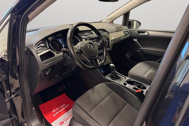 Sort VW Touran fra 2019
