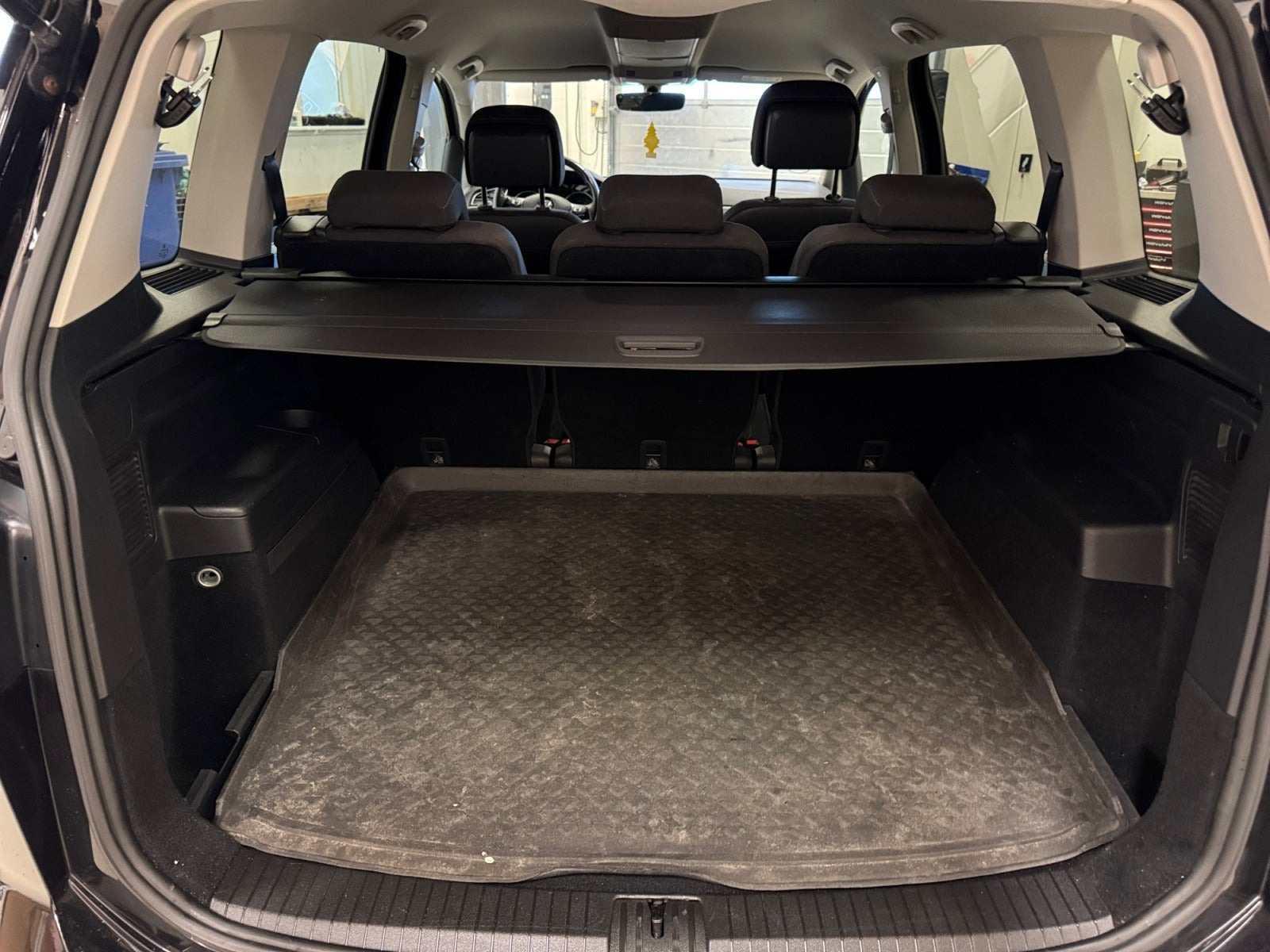 Sort VW Touran fra 2019
