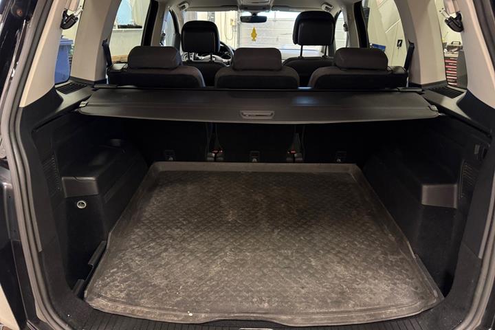 Sort VW Touran fra 2019