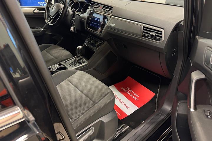 Sort VW Touran fra 2019