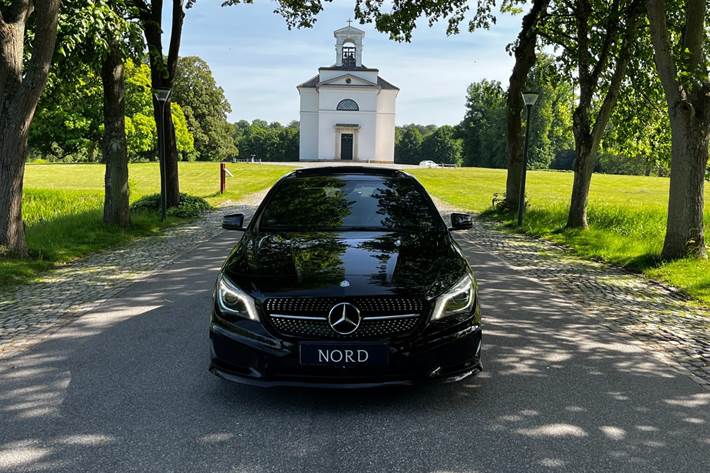 Sort Mercedes CLA200 fra 2015