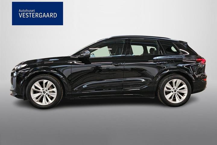 Sort Audi Q6 e-tron fra 2024