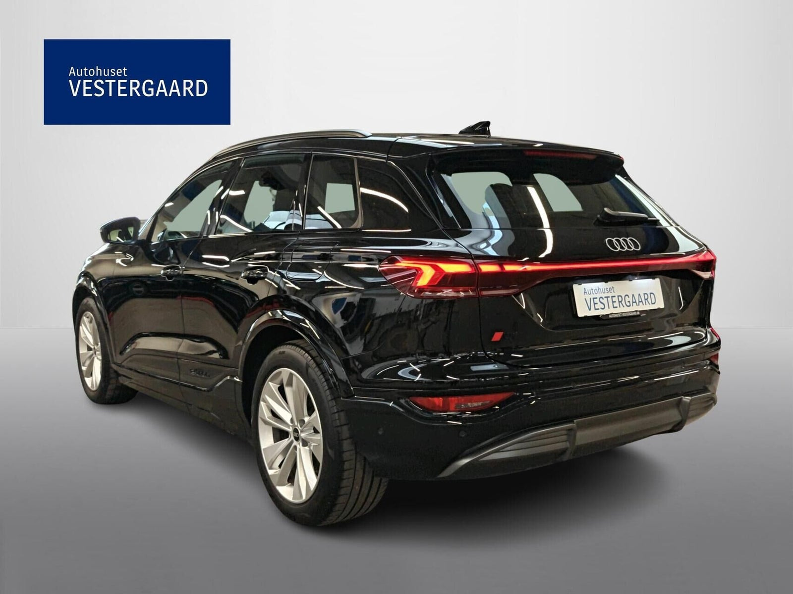 Sort Audi Q6 e-tron fra 2024