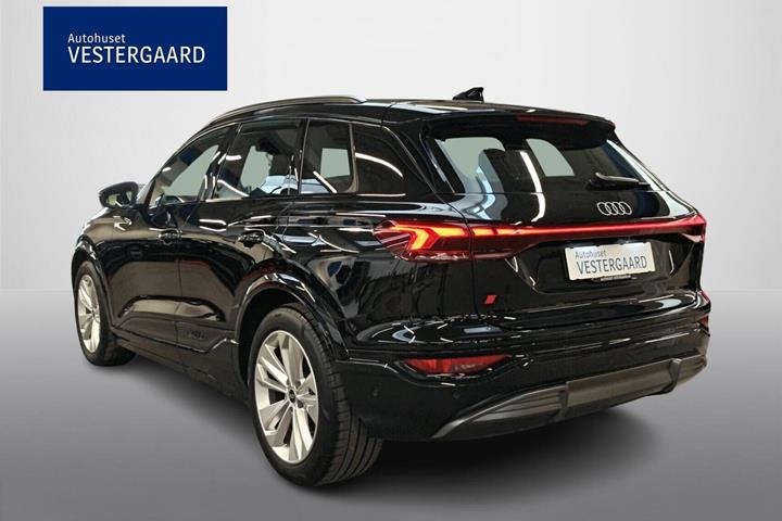 Sort Audi Q6 e-tron fra 2024