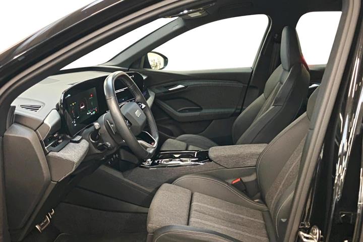 Sort Audi Q6 e-tron fra 2024