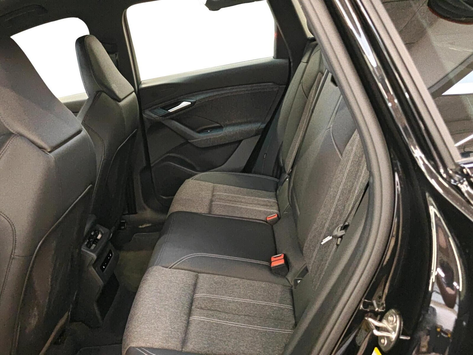 Sort Audi Q6 e-tron fra 2024