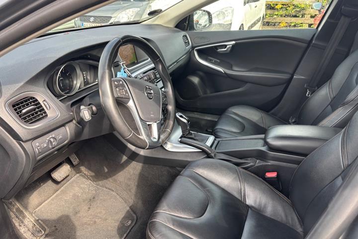 Grå Volvo V40 CC fra 2019