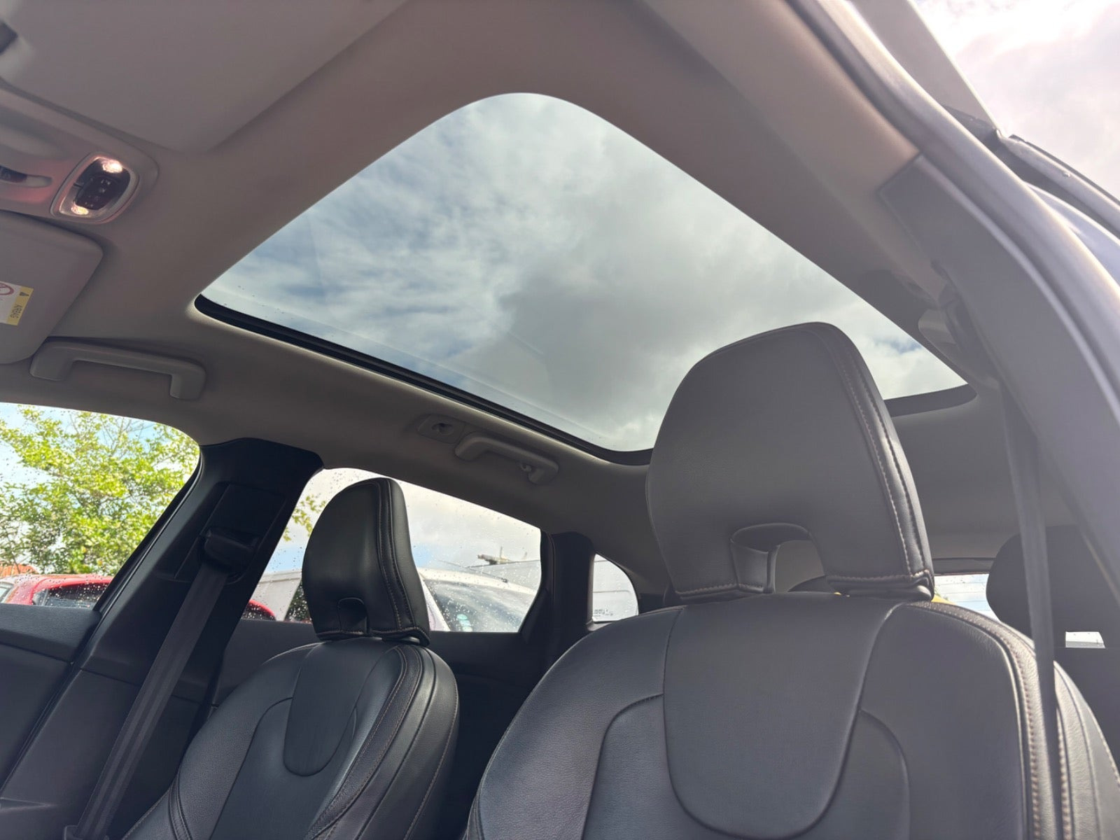 Grå Volvo V40 CC fra 2019