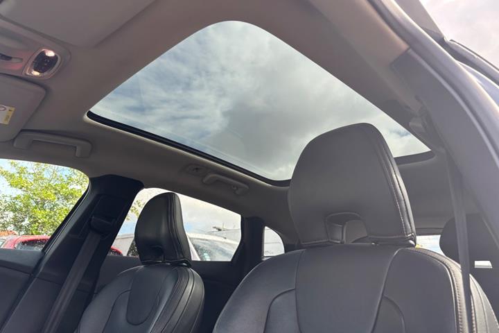 Grå Volvo V40 CC fra 2019