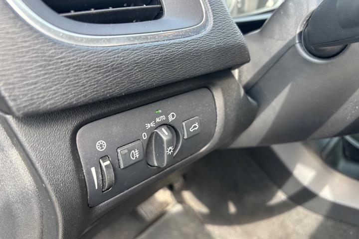 Grå Volvo V40 CC fra 2019
