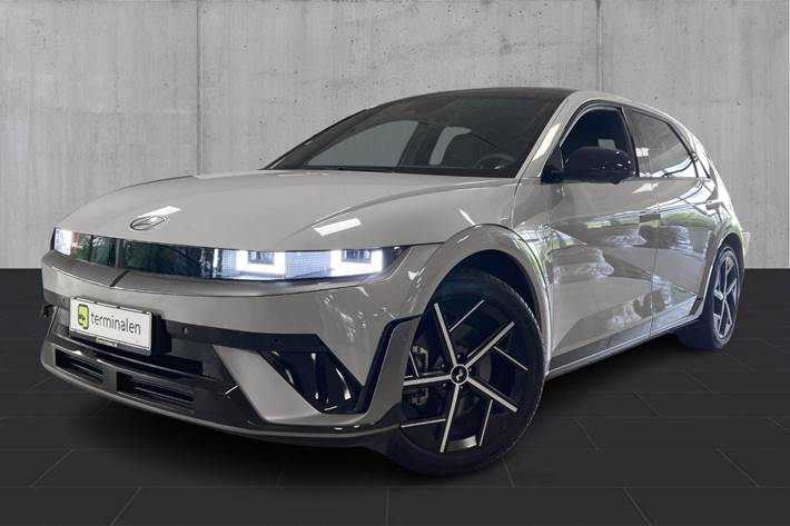 Grå Hyundai Ioniq 5 fra 2025