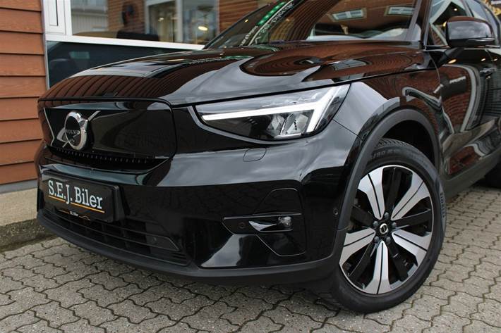 Sort Volvo XC40 fra 2023