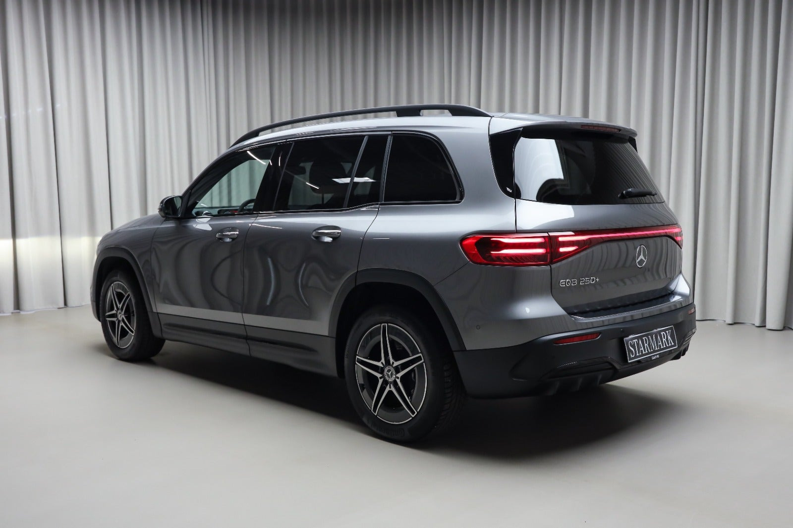 Grå Mercedes EQB250+ fra 2026