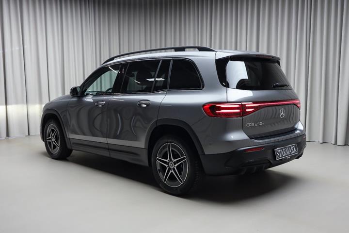 Grå Mercedes EQB250+ fra 2026