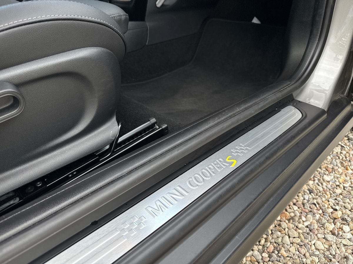Grå Mini Cooper SE fra 2023