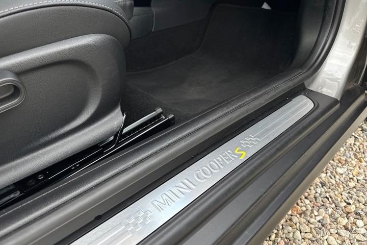 Grå Mini Cooper SE fra 2023