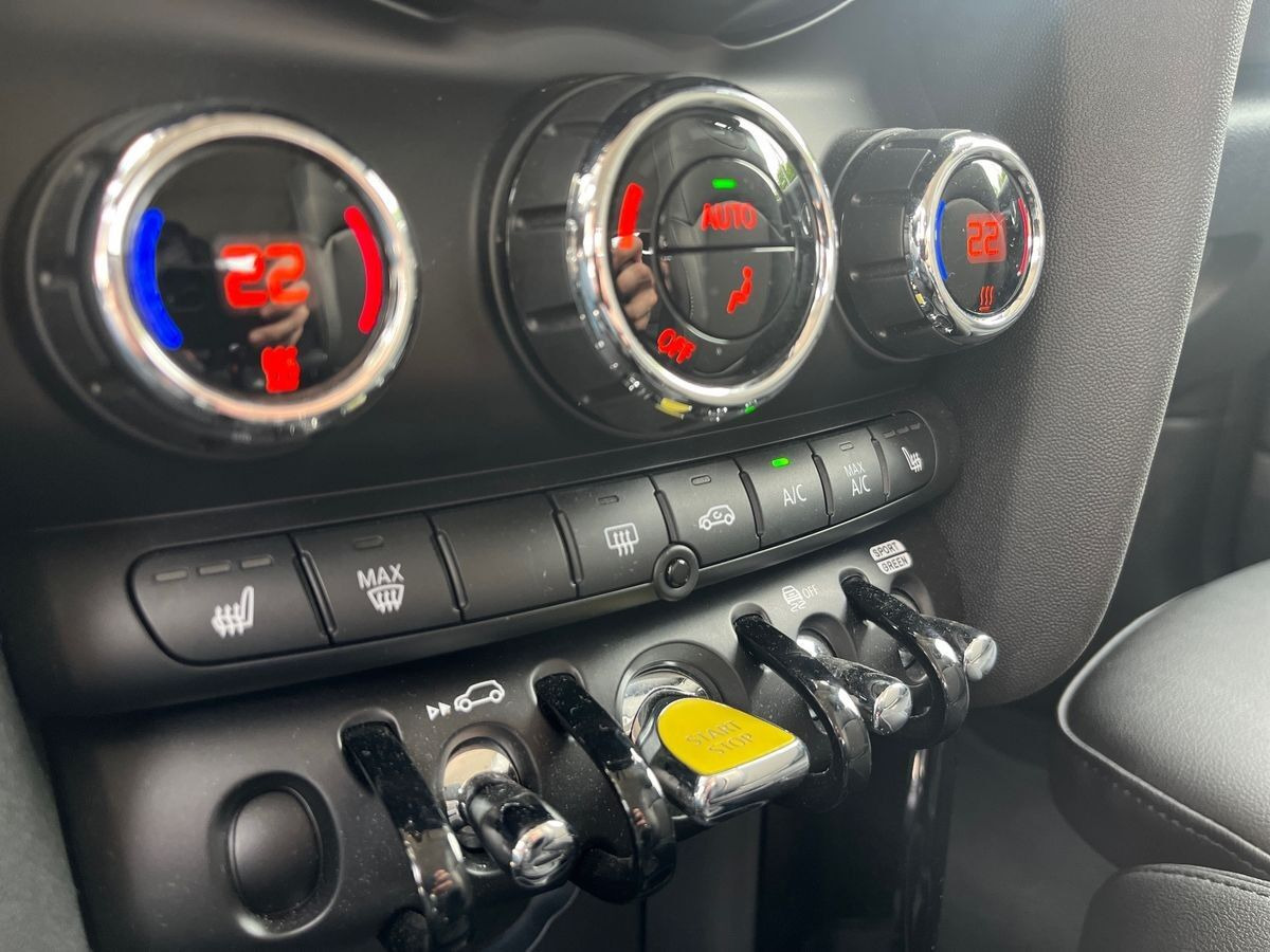 Grå Mini Cooper SE fra 2023