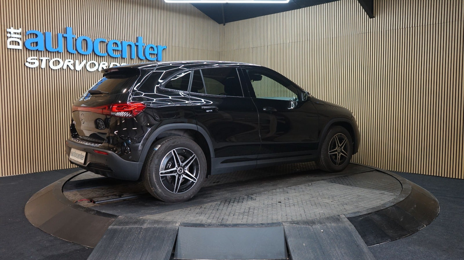 Sort Mercedes EQA250 fra 2023