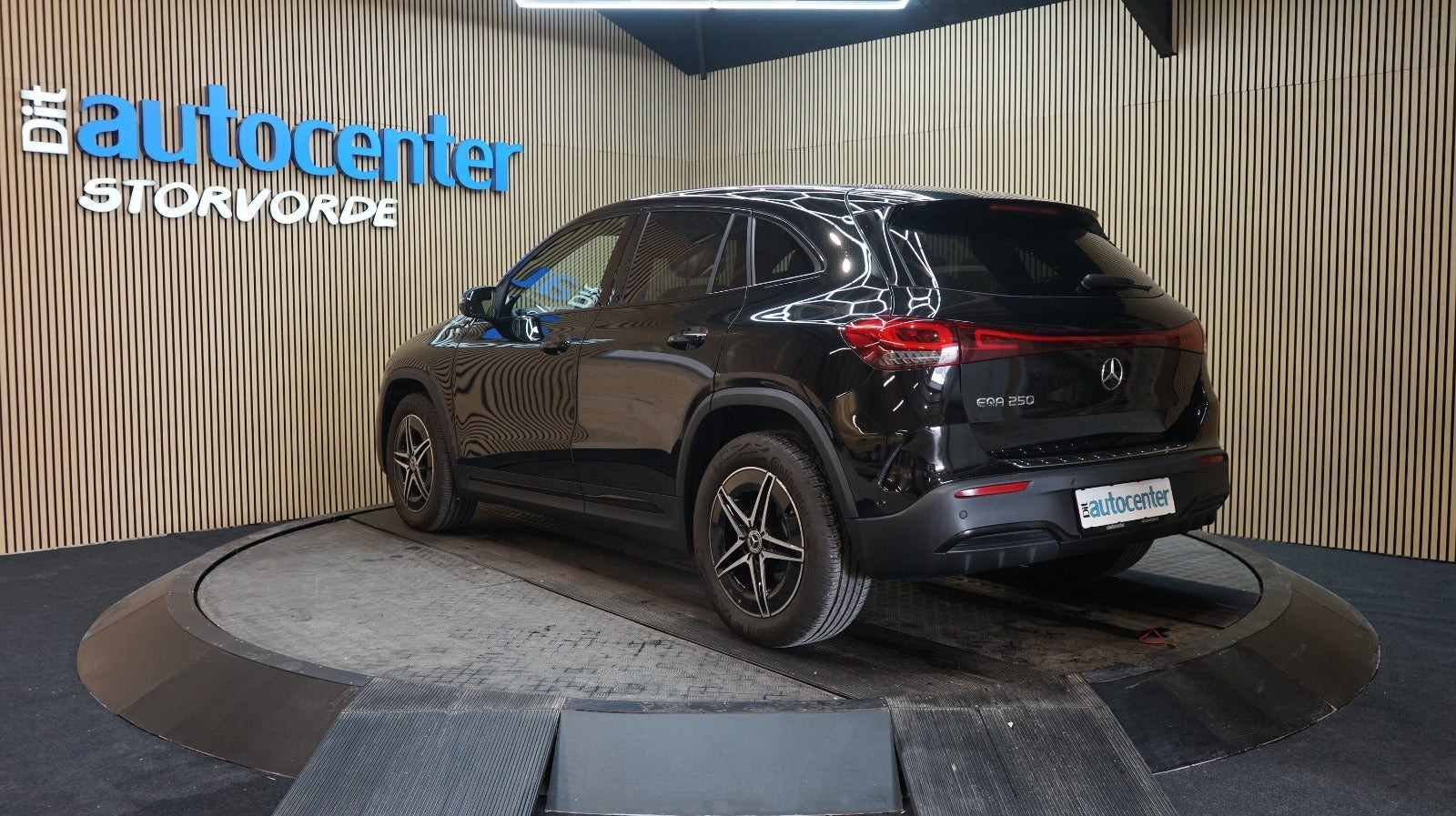 Sort Mercedes EQA250 fra 2023