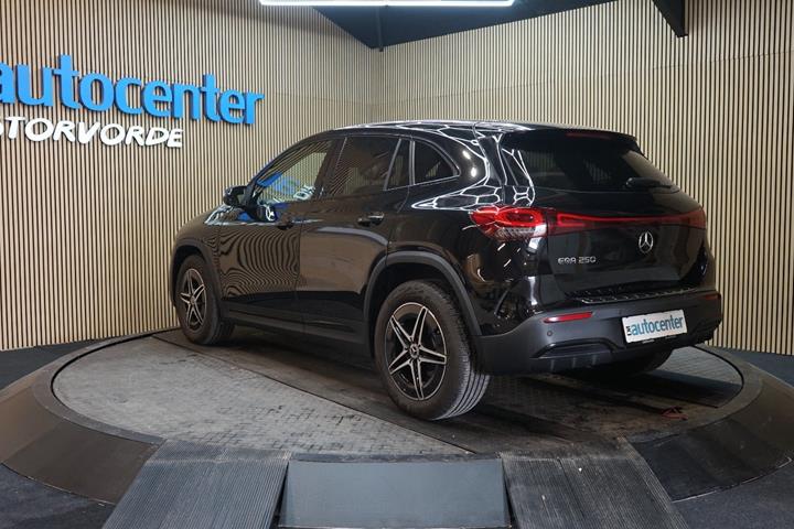 Sort Mercedes EQA250 fra 2023