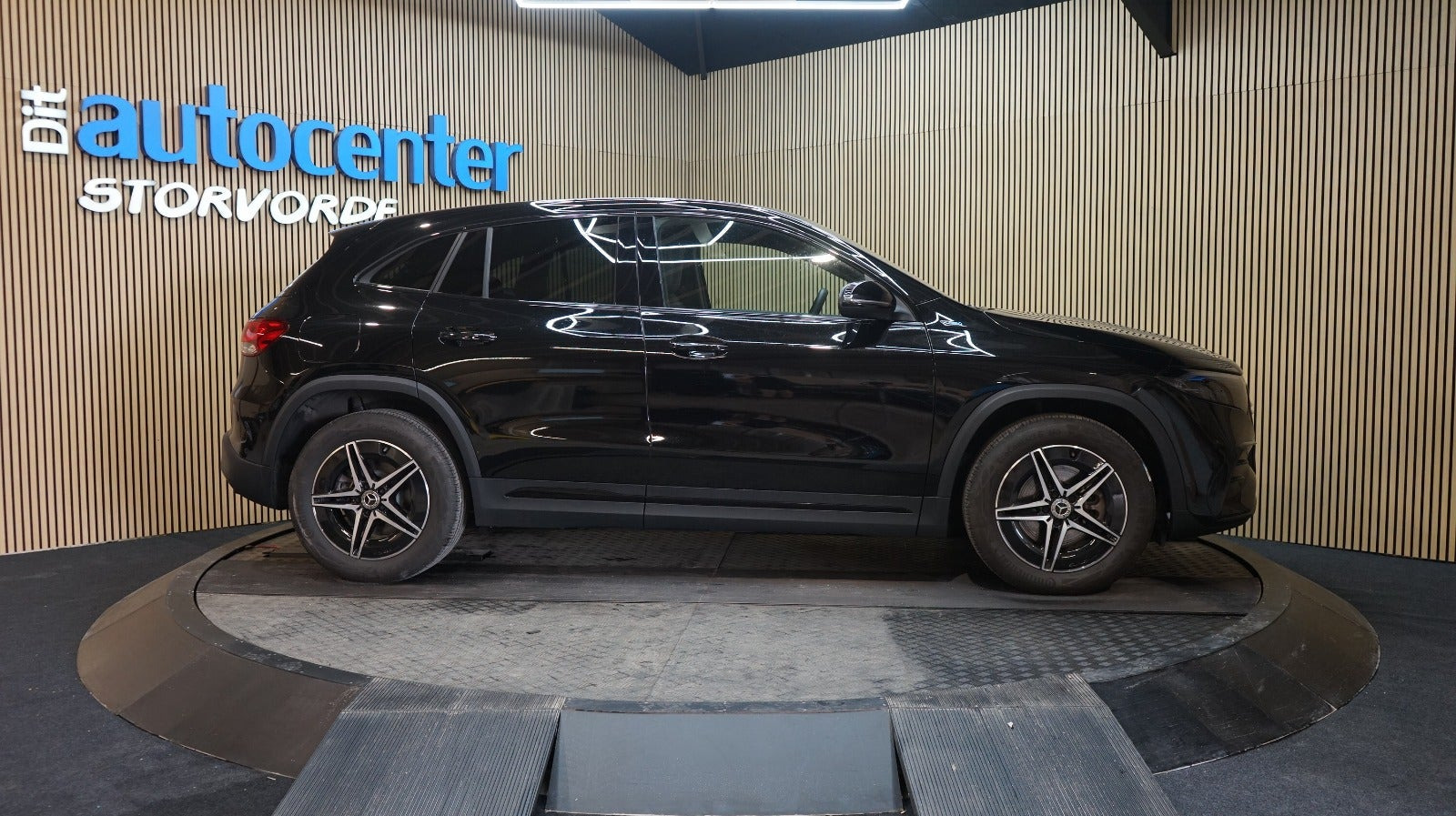 Sort Mercedes EQA250 fra 2023