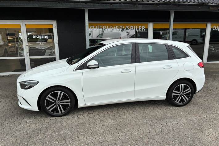 Hvid Mercedes B200 d fra 2022