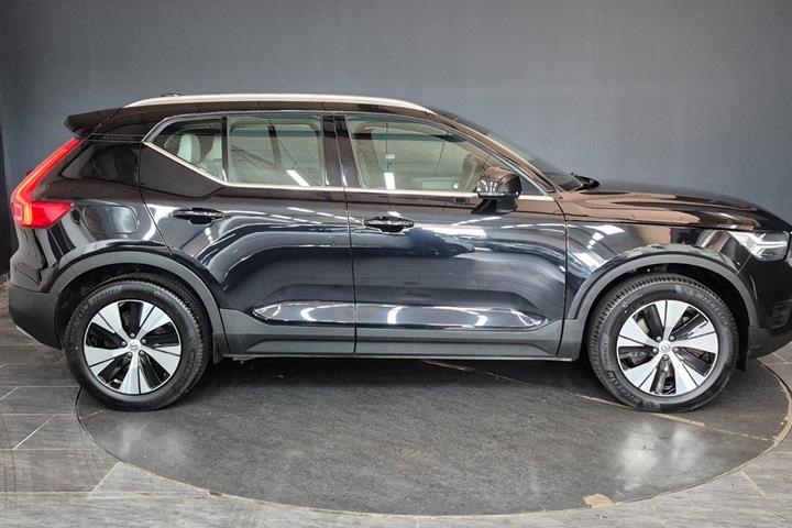 Sort Volvo XC40 fra 2022
