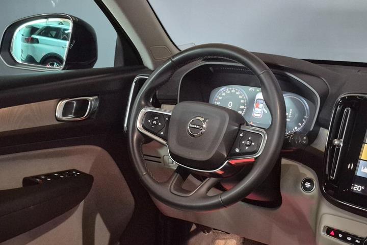 Sort Volvo XC40 fra 2022