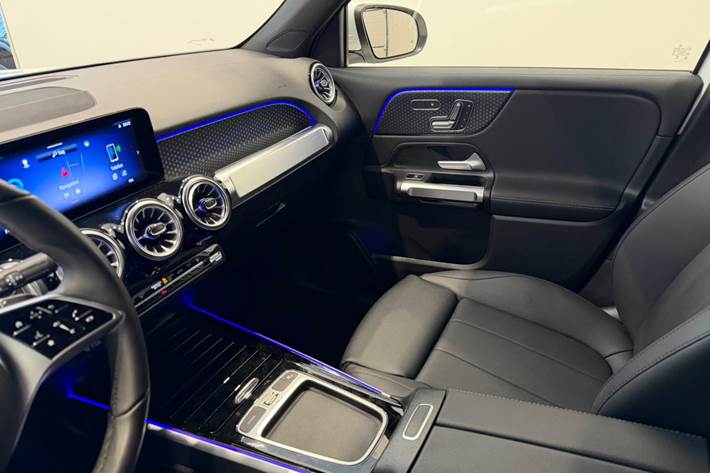 Hvid Mercedes EQB250+ fra 2026